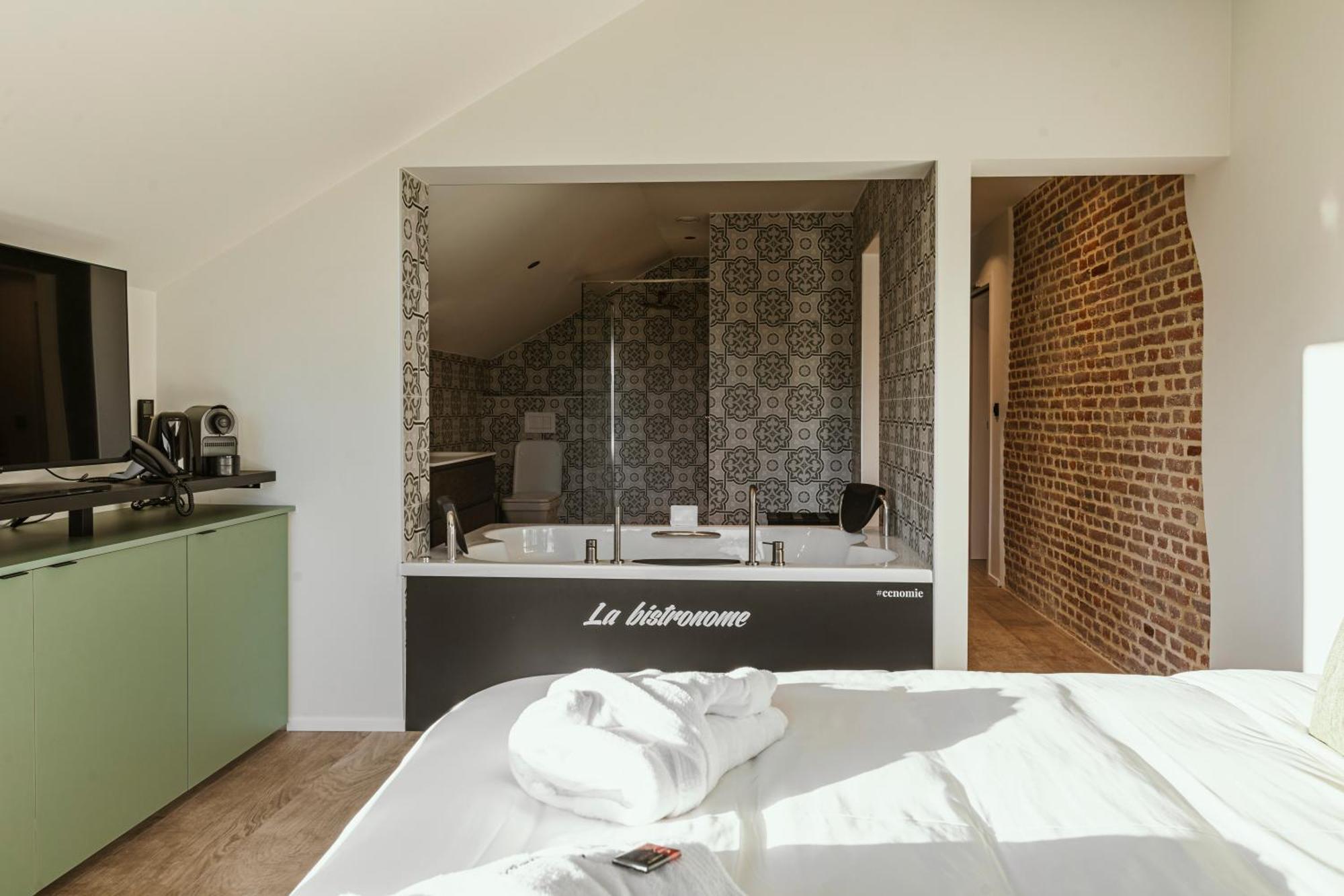 Cc Nomie Hotel Restaurant Dinant Quarto foto